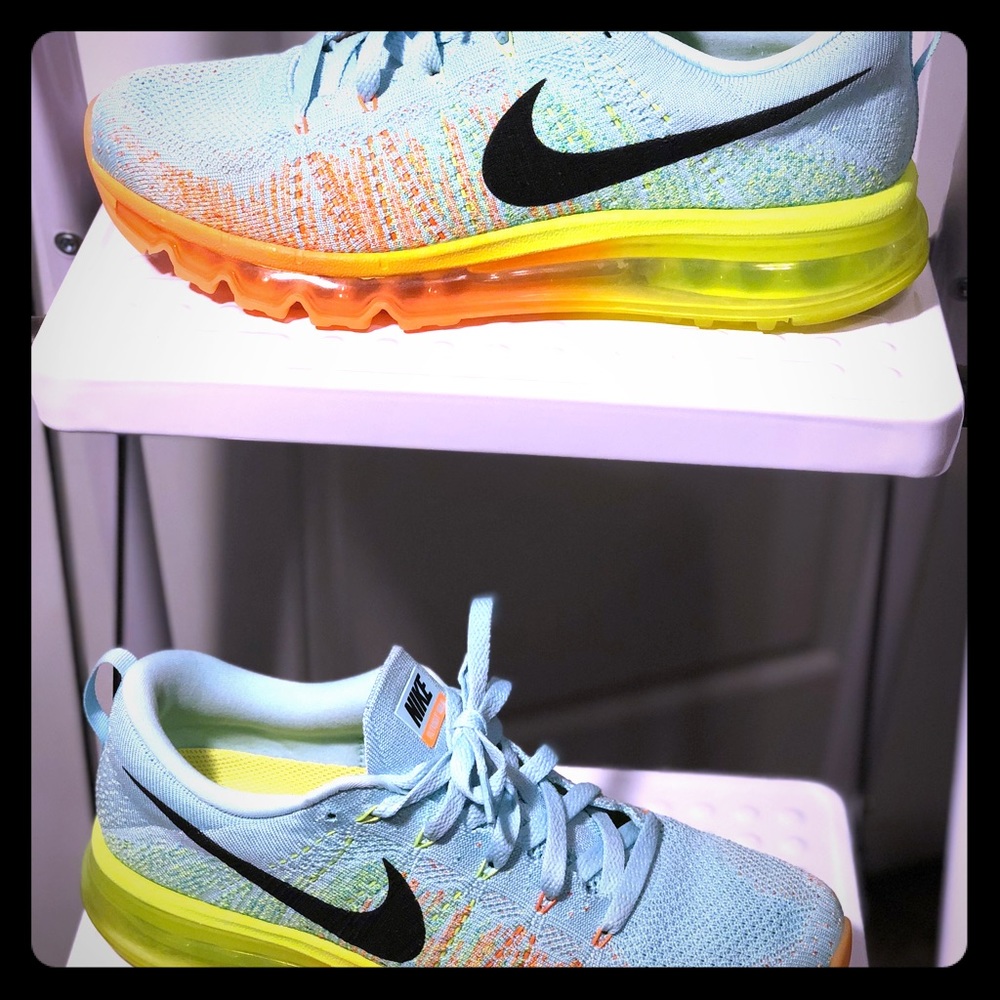 Women’s Nike Air Max Flyknit 9.5